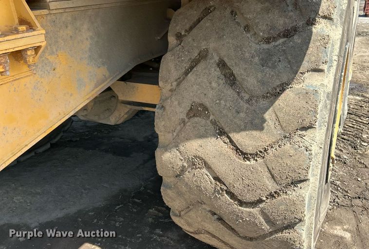 image for item EK8366 2003 John Deere 400D water wagon