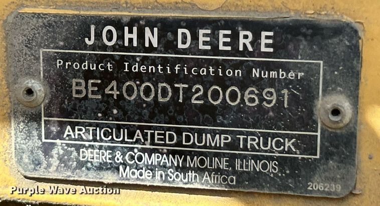 image for item EK8366 2003 John Deere 400D water wagon