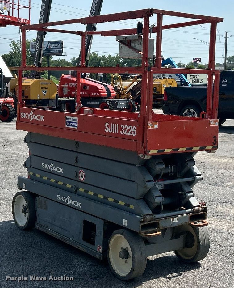 image for item EK8392 Skyjack SJIII 3226 scissor lift