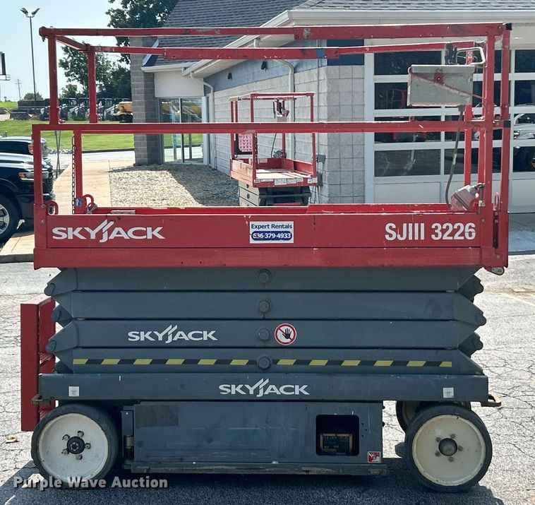 image for item EK8392 Skyjack SJIII 3226 scissor lift