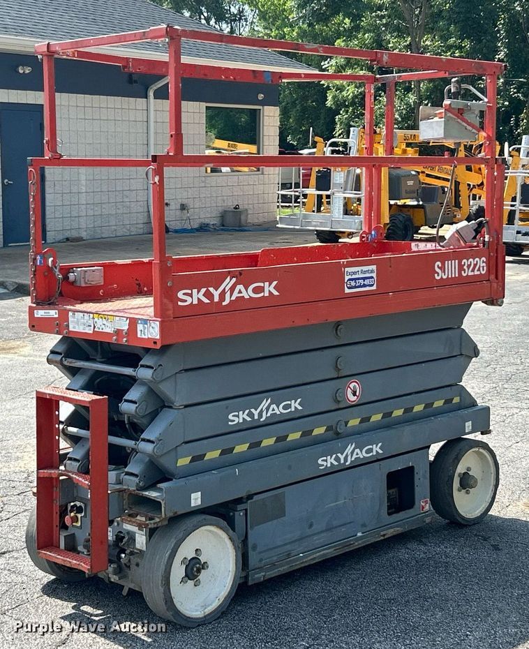 image for item EK8392 Skyjack SJIII 3226 scissor lift