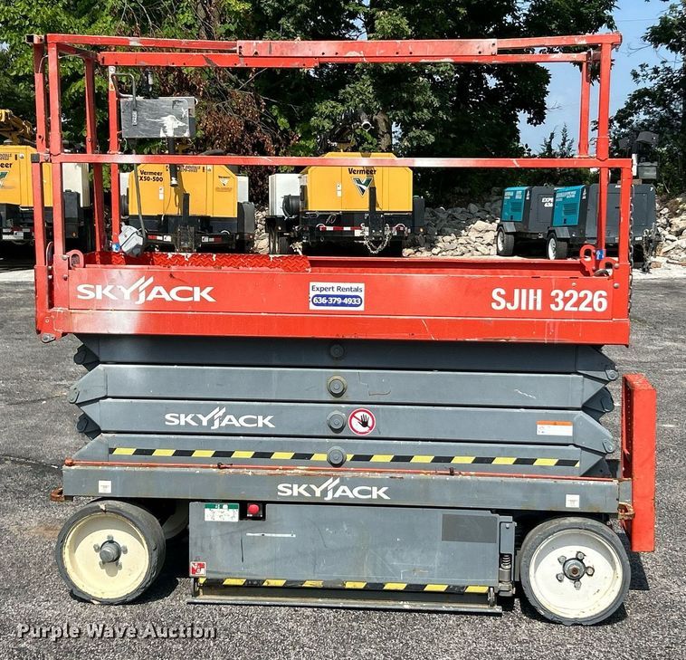 image for item EK8392 Skyjack SJIII 3226 scissor lift