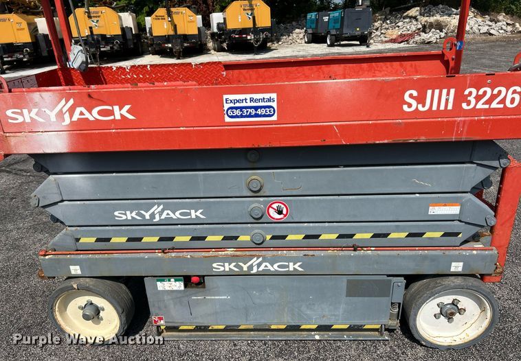 image for item EK8392 Skyjack SJIII 3226 scissor lift