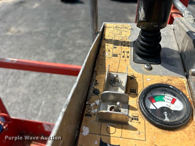 image for item EK8392 Skyjack SJIII 3226 scissor lift