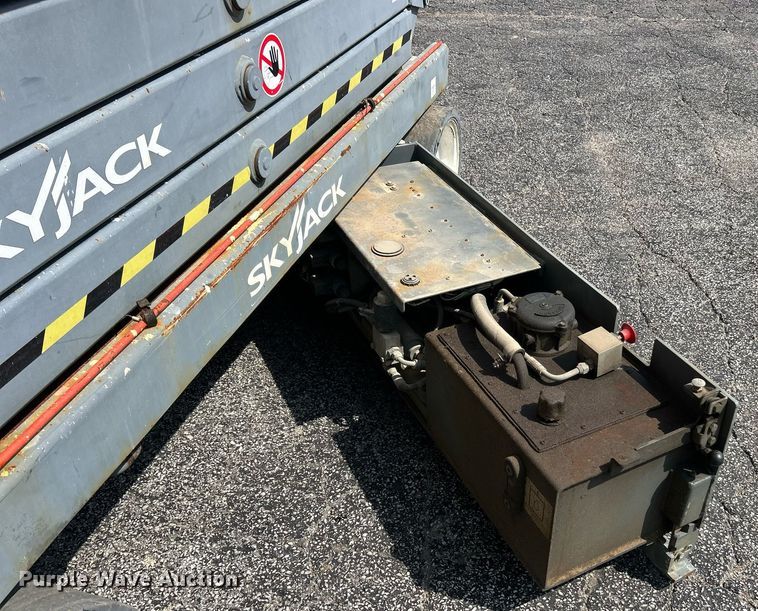 image for item EK8392 Skyjack SJIII 3226 scissor lift