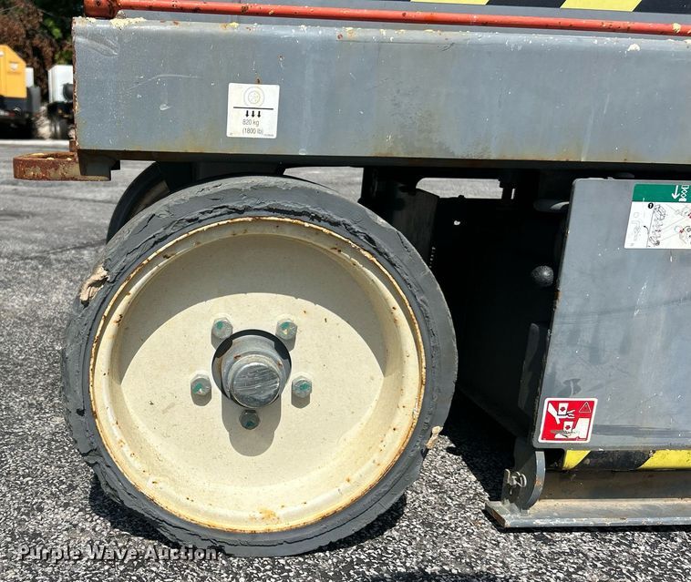 image for item EK8392 Skyjack SJIII 3226 scissor lift