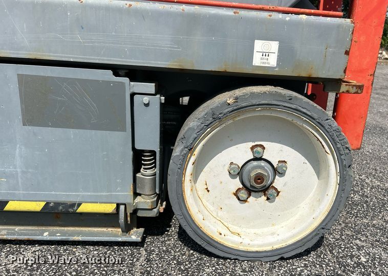 image for item EK8392 Skyjack SJIII 3226 scissor lift