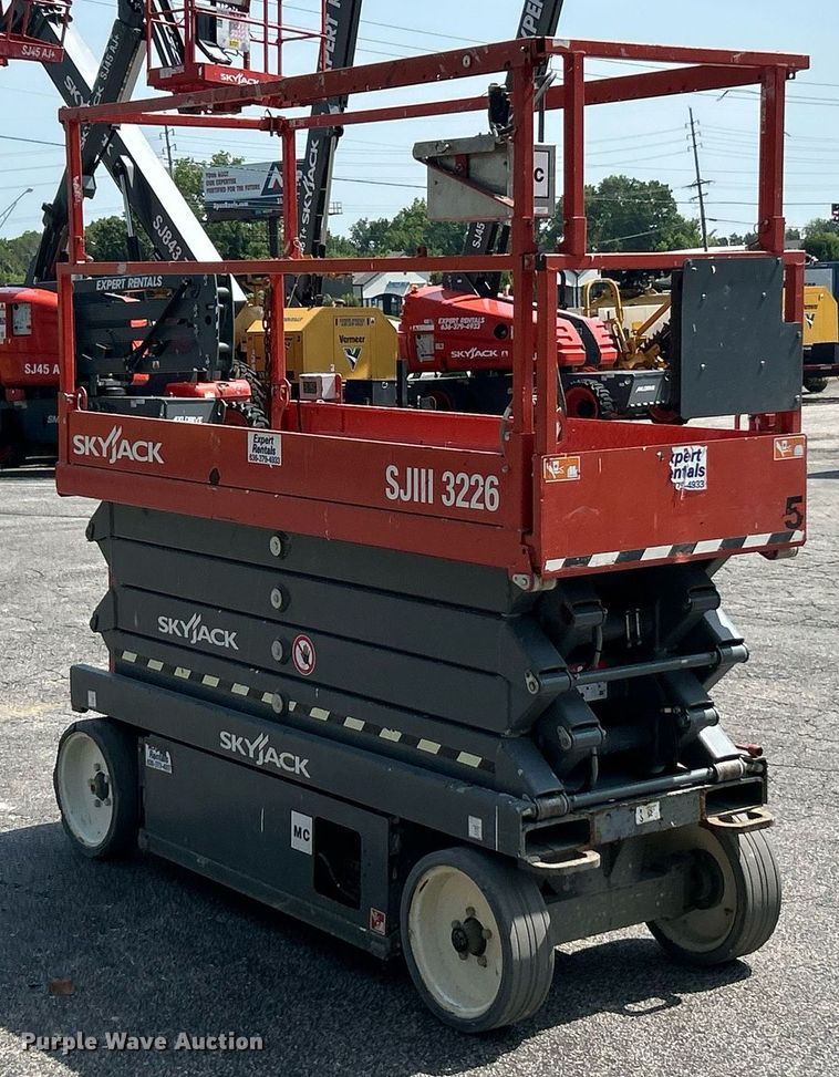 image for item EK8393 2017 Skyjack SJ3226 scissor lift