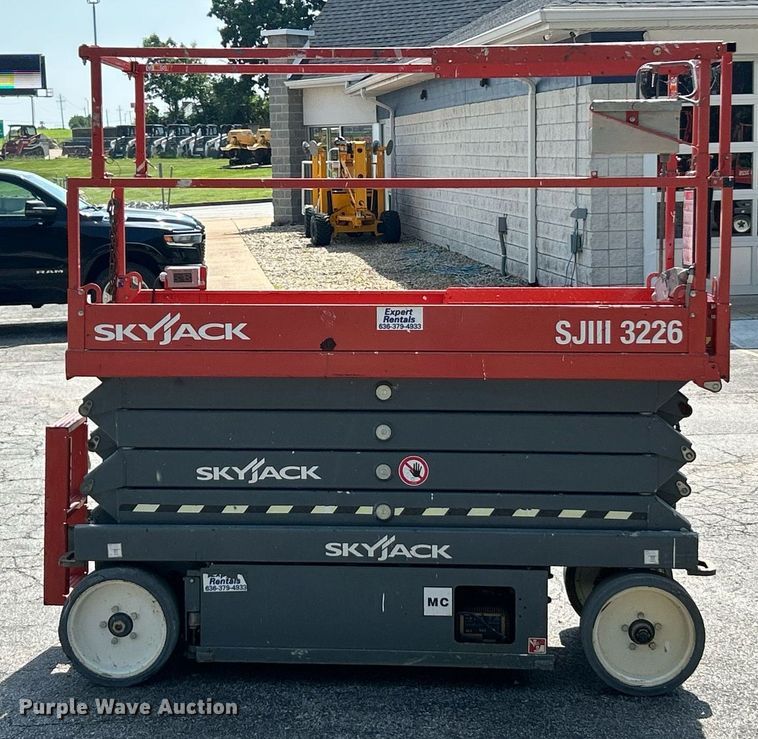 image for item EK8393 2017 Skyjack SJ3226 scissor lift