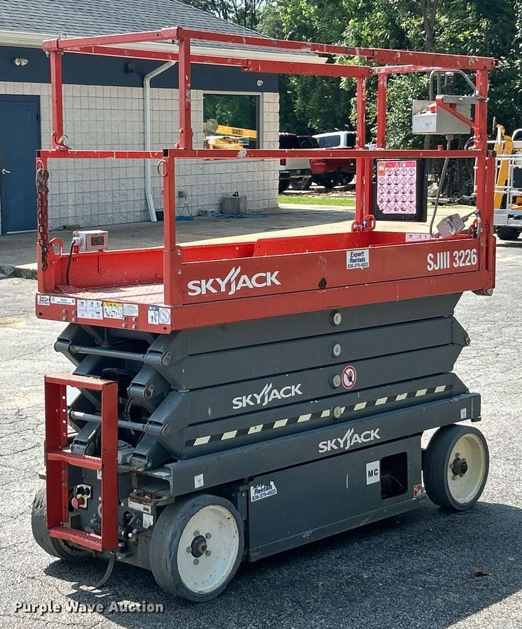 image for item EK8393 2017 Skyjack SJ3226 scissor lift
