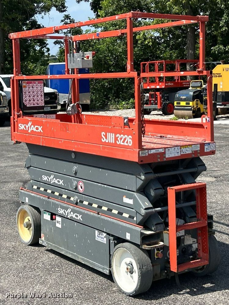 image for item EK8393 2017 Skyjack SJ3226 scissor lift