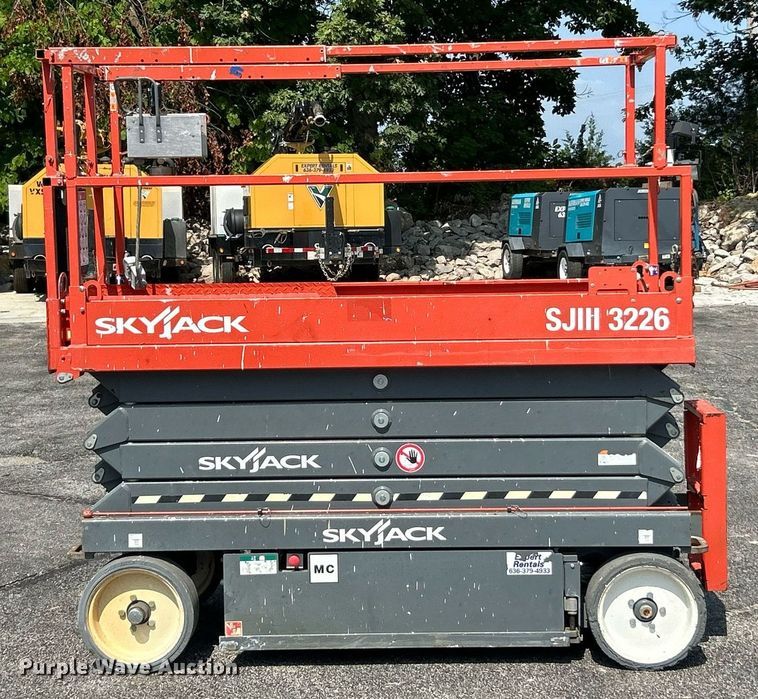 image for item EK8393 2017 Skyjack SJ3226 scissor lift