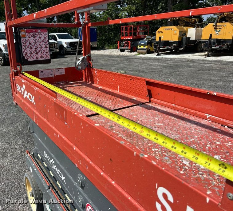 image for item EK8393 2017 Skyjack SJ3226 scissor lift