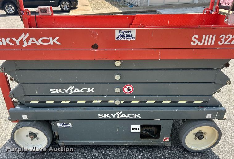 image for item EK8393 2017 Skyjack SJ3226 scissor lift