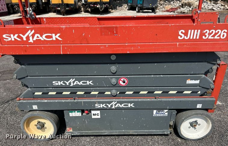 image for item EK8393 2017 Skyjack SJ3226 scissor lift