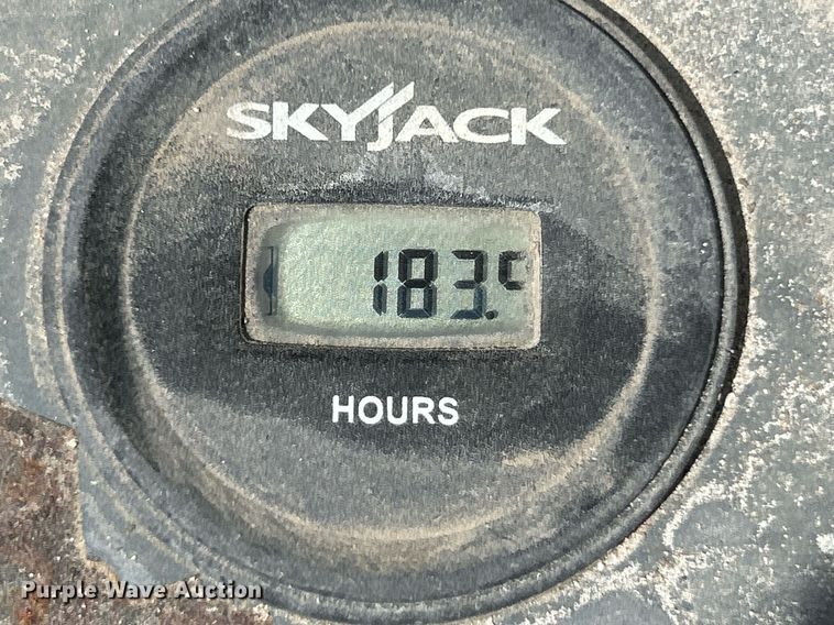 image for item EK8393 2017 Skyjack SJ3226 scissor lift