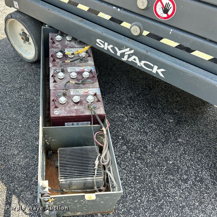 image for item EK8393 2017 Skyjack SJ3226 scissor lift