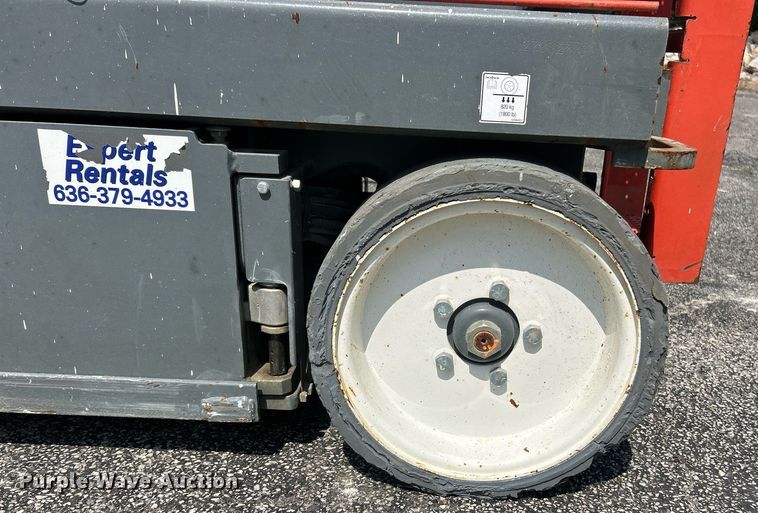 image for item EK8393 2017 Skyjack SJ3226 scissor lift