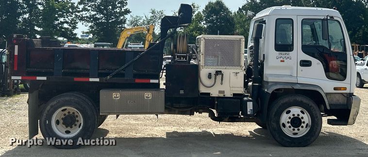 image for item EK8424 1997 Isuzu F7 flatbed truck