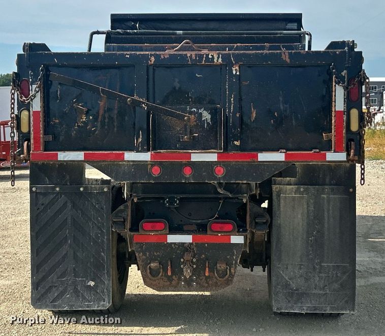 image for item EK8424 1997 Isuzu F7 flatbed truck