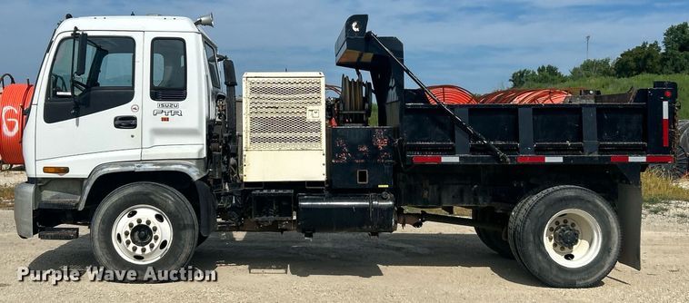 image for item EK8424 1997 Isuzu F7 flatbed truck