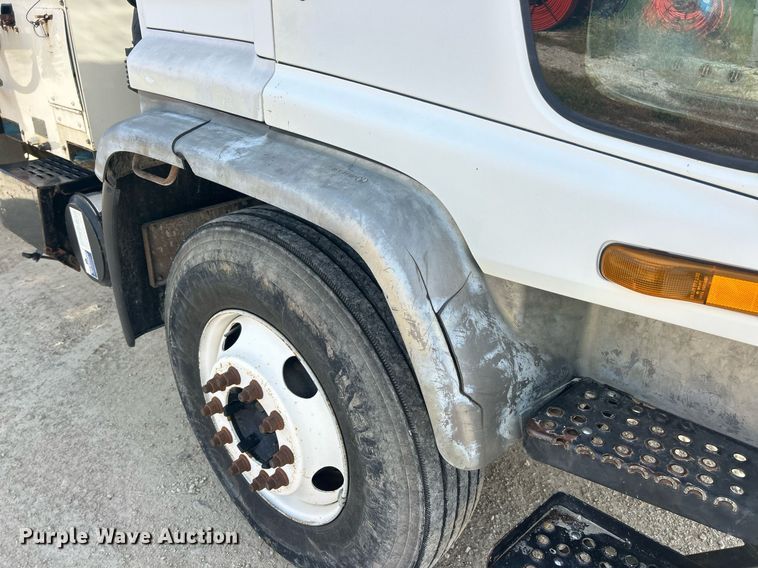 image for item EK8424 1997 Isuzu F7 flatbed truck