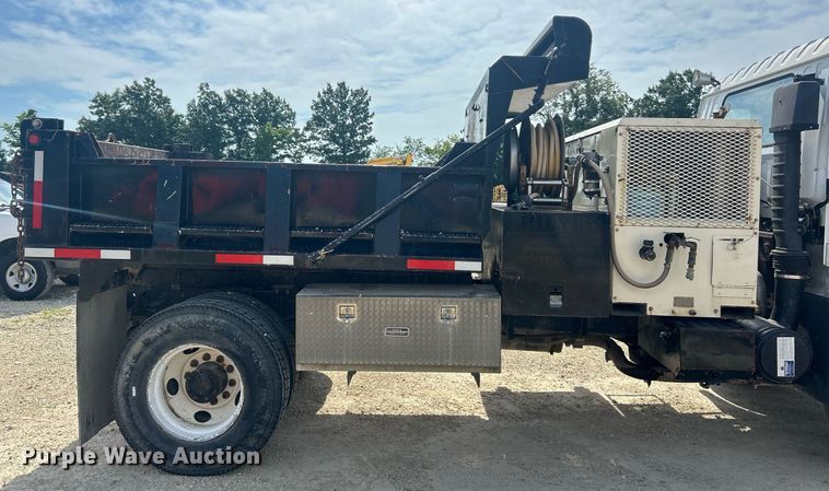 image for item EK8424 1997 Isuzu F7 flatbed truck