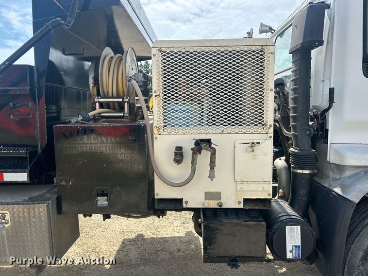 image for item EK8424 1997 Isuzu F7 flatbed truck