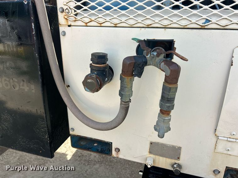 image for item EK8424 1997 Isuzu F7 flatbed truck