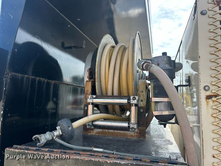 image for item EK8424 1997 Isuzu F7 flatbed truck