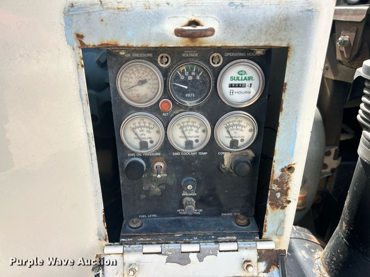 image for item EK8424 1997 Isuzu F7 flatbed truck