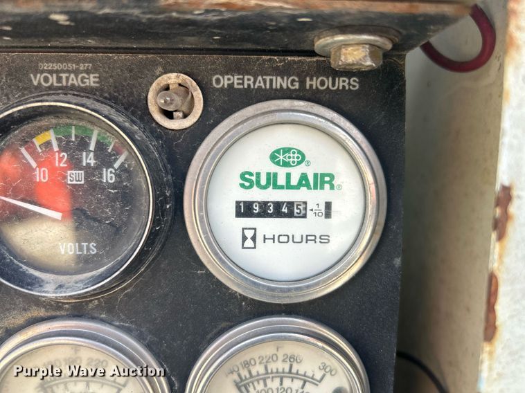 image for item EK8424 1997 Isuzu F7 flatbed truck