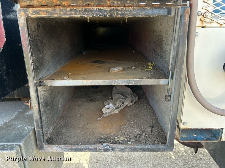 image for item EK8424 1997 Isuzu F7 flatbed truck