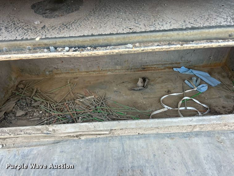 image for item EK8424 1997 Isuzu F7 flatbed truck