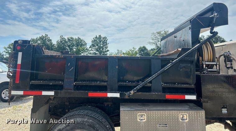 image for item EK8424 1997 Isuzu F7 flatbed truck