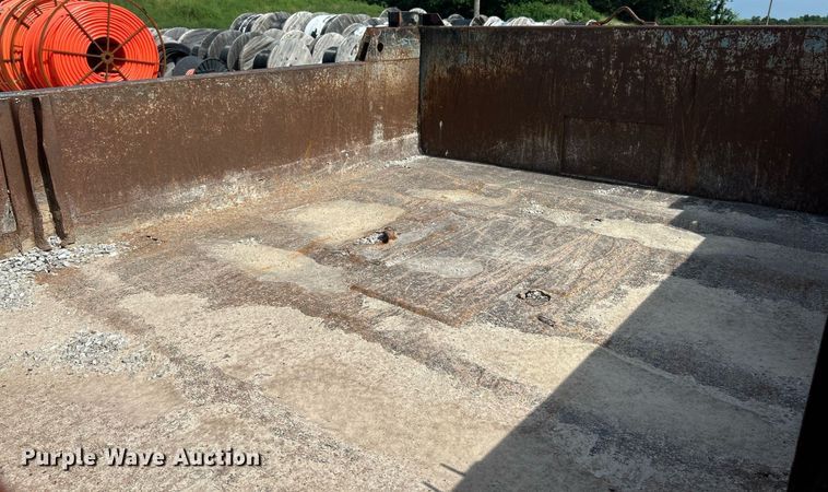 image for item EK8424 1997 Isuzu F7 flatbed truck