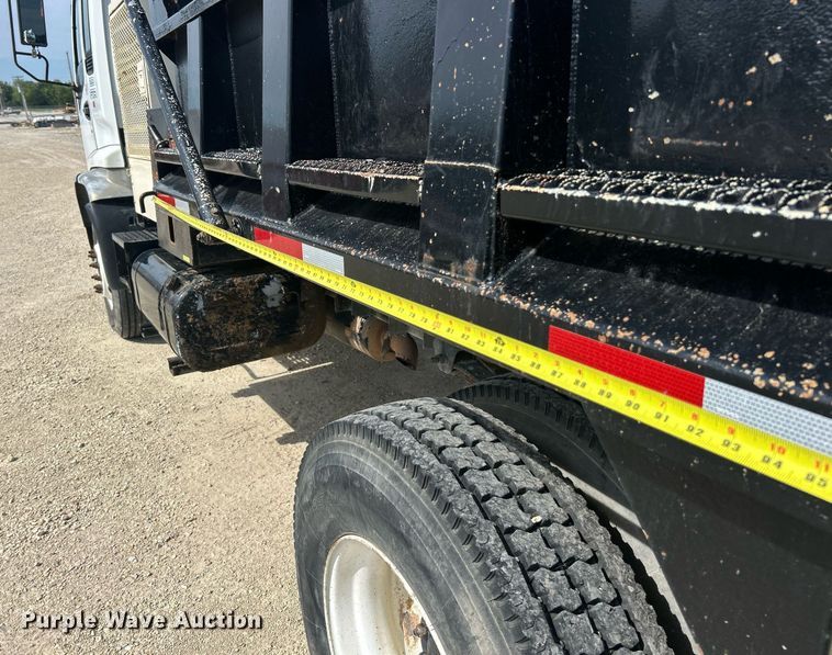 image for item EK8424 1997 Isuzu F7 flatbed truck