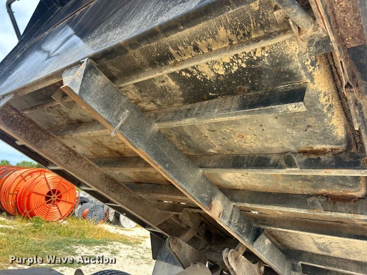 image for item EK8424 1997 Isuzu F7 flatbed truck