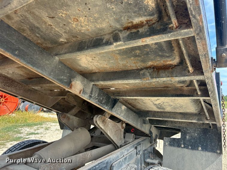 image for item EK8424 1997 Isuzu F7 flatbed truck