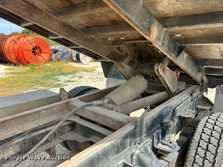 image for item EK8424 1997 Isuzu F7 flatbed truck