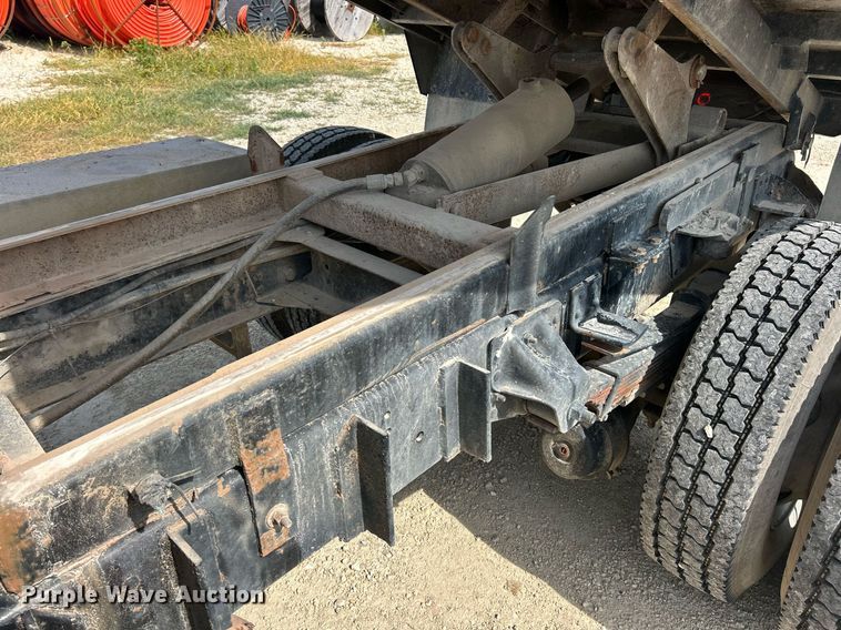 image for item EK8424 1997 Isuzu F7 flatbed truck