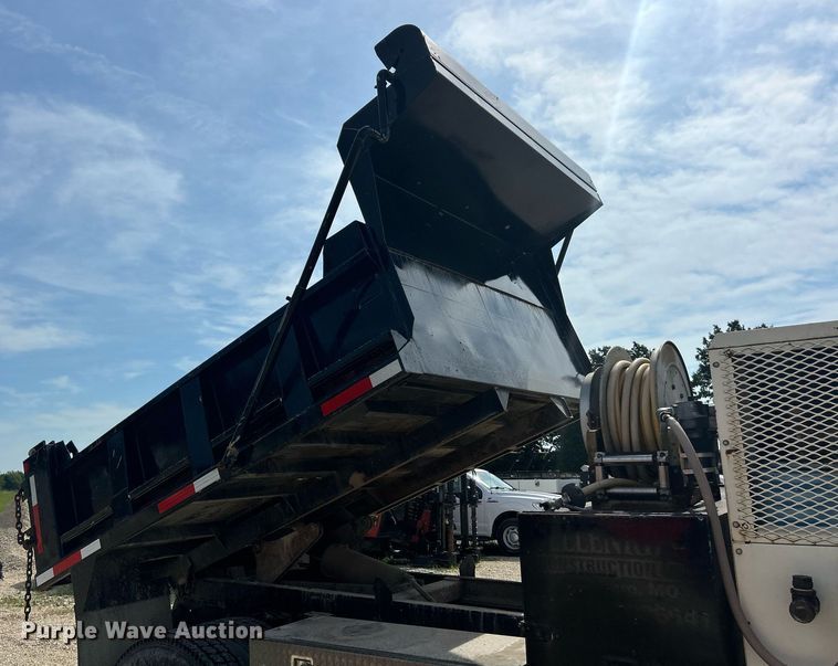 image for item EK8424 1997 Isuzu F7 flatbed truck