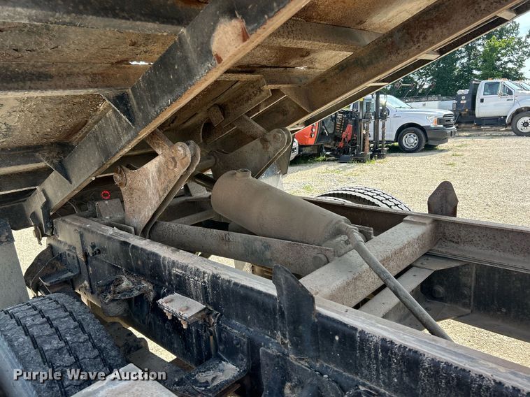 image for item EK8424 1997 Isuzu F7 flatbed truck