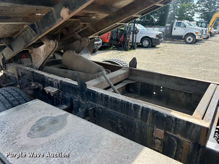 image for item EK8424 1997 Isuzu F7 flatbed truck