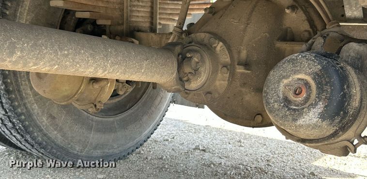 image for item EK8424 1997 Isuzu F7 flatbed truck