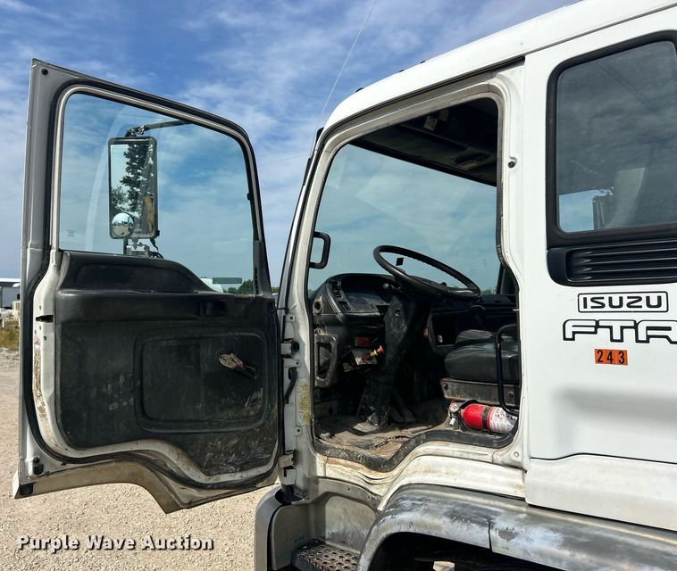 image for item EK8424 1997 Isuzu F7 flatbed truck