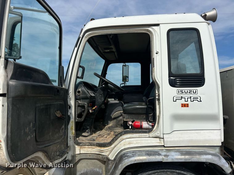 image for item EK8424 1997 Isuzu F7 flatbed truck