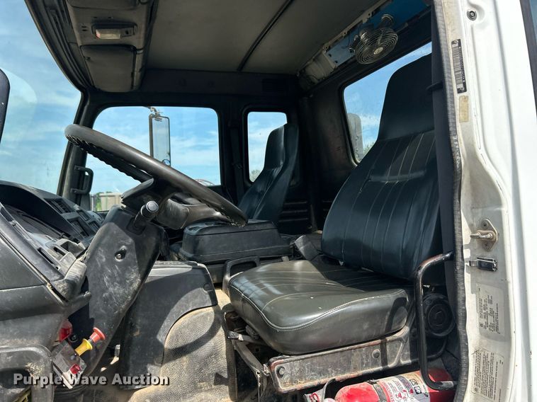 image for item EK8424 1997 Isuzu F7 flatbed truck