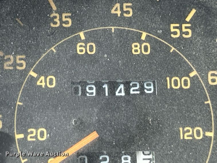 image for item EK8424 1997 Isuzu F7 flatbed truck