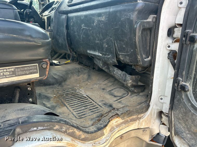 image for item EK8424 1997 Isuzu F7 flatbed truck